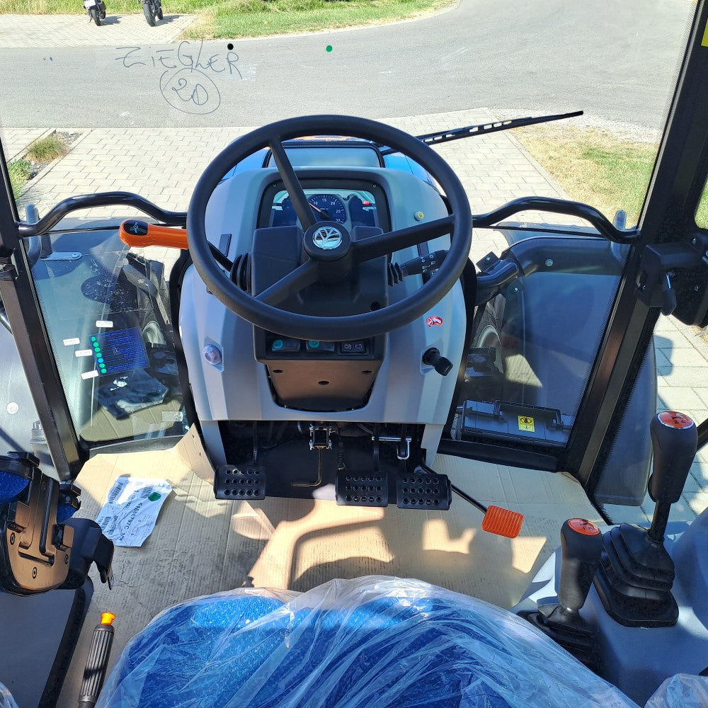 New Holland T4.75S Traktor