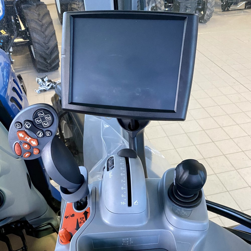 New Holland T5.140 Auto Command Vorführer Traktor