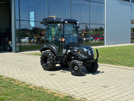 Solis 26 9+9 mit Kabine Black Panther Sonderlackierung
